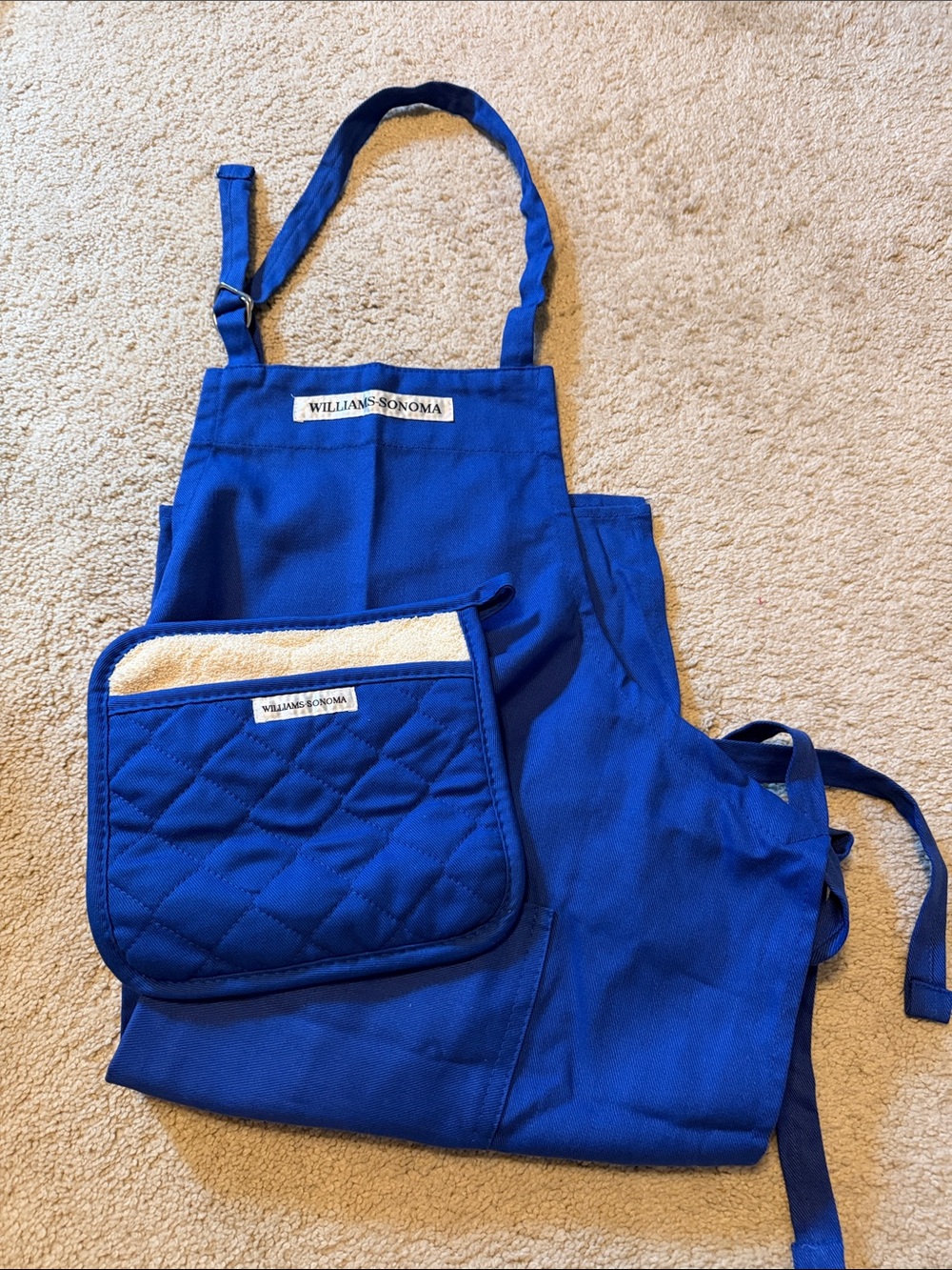Williams-Sonoma Classic Solid Blue Apron w/2 Front Pockets & Matching Oven Mitt